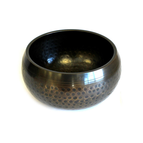 Med Black Beaten Bowl - 15cm