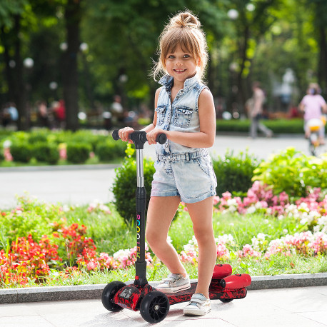Kids Scooter, 3 Wheel Foldable Kick Scooter Adjustable Height w/ Flashing Wheels, Music, Water Spray for 3-6 Years, Red